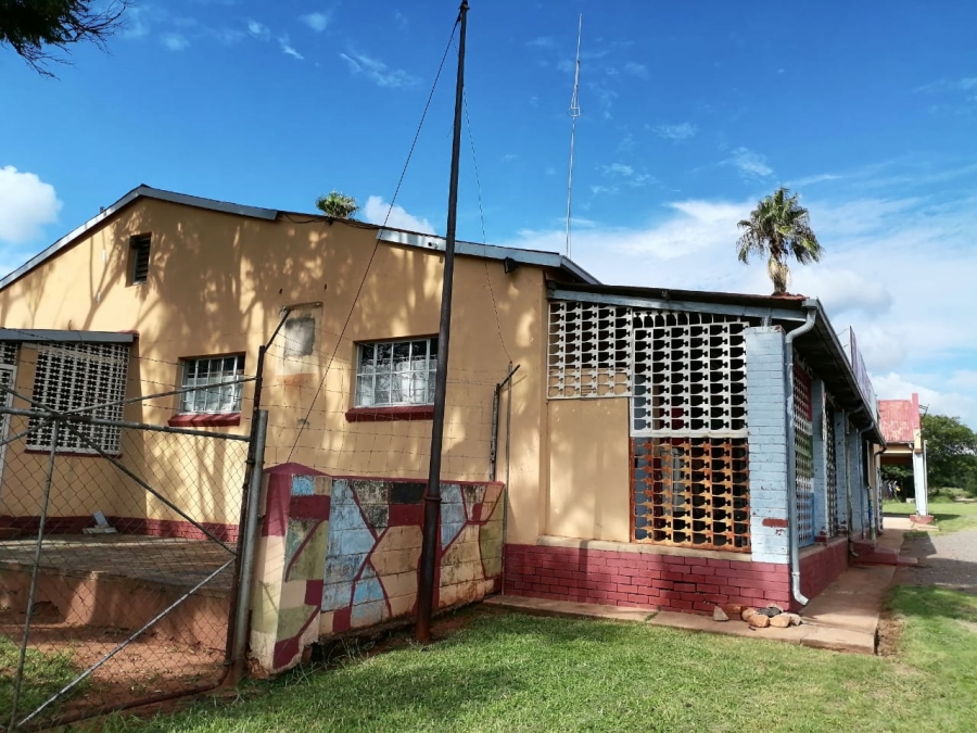 Commercial Property for Sale in Olifantshoek North West